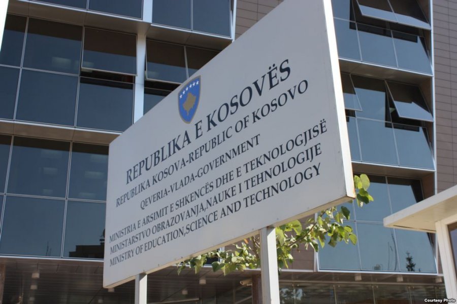 Ministria e Arsimit po bashkëpunon me RTK-në për transmetimin e mësimit  online - Gazeta Express