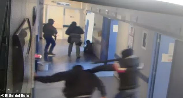 Vazhdon dhuna në Meksikë, shikoni se si karteli i drogës futet në spital dhe rrëmben pacientin