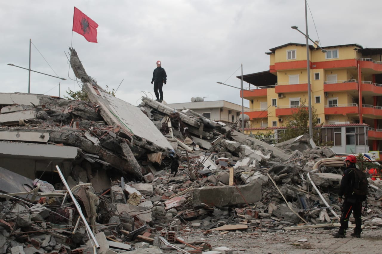 Tërmeti në Shqipëri dhe paslëkundjet e shpeshta, flasin tre ...