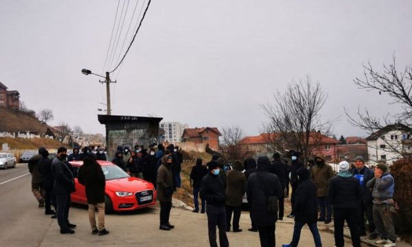 This image has an empty alt attribute; its file name is auto_pazar11608114315-600x360.jpg
