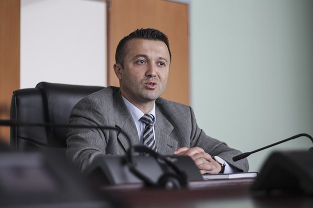 Krasniqi tha se i siguron 10 vota të pakicave pa Listën Serbe  Berisha  Secili mandatar që i siguron 60 e ka edhe votën time