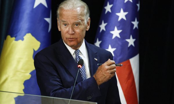 This image has an empty alt attribute; its file name is Joe-Biden-ne-Kosove_014-600x360.jpg