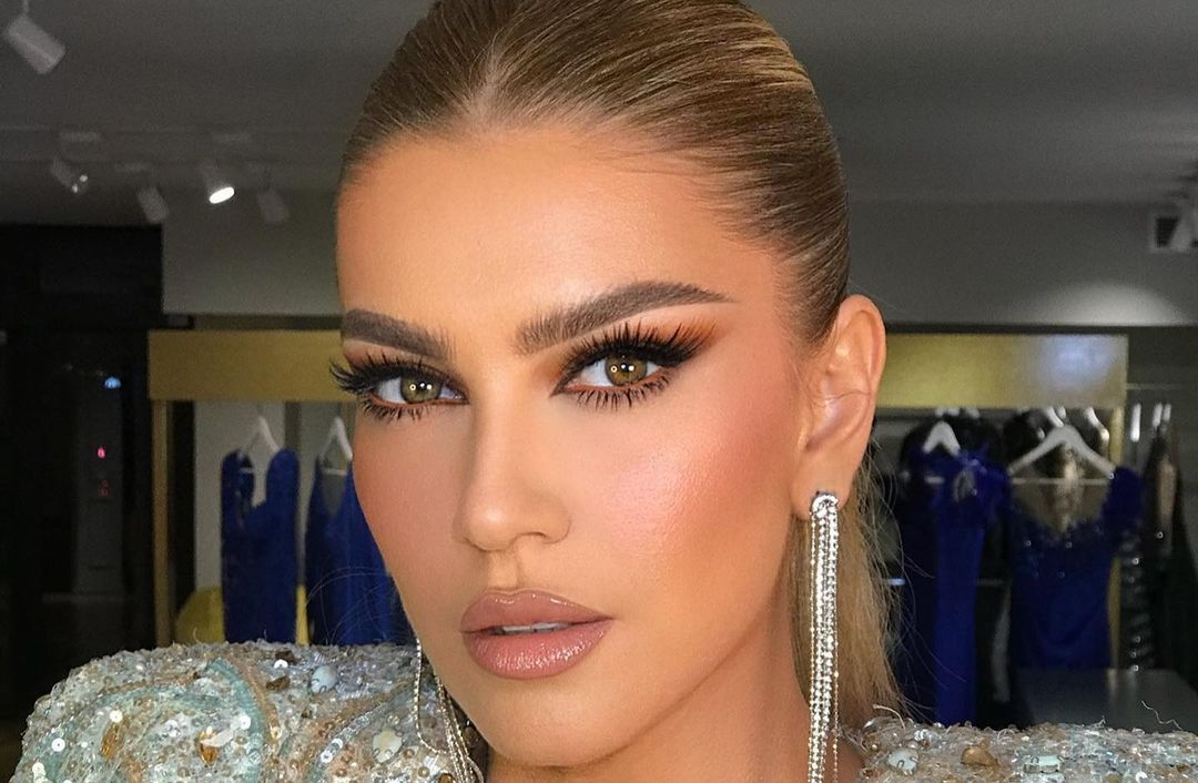 Leonora Jakupi lyen flokët në mal Gazeta Express