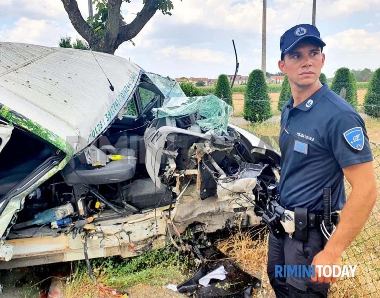 FOTO/ E rëndë në Itali, shqiptari përplaset me pemën, dërgohet në spital me helikopter