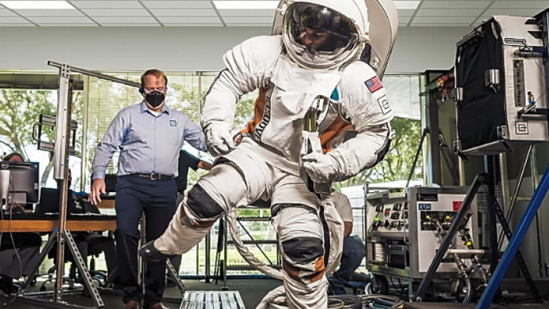 唯一特製！#奨学金返済 に『宇宙服』〜或る物体〜 唯一特製！#奨学金