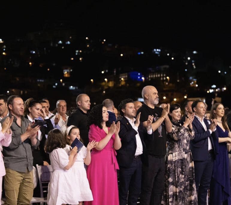 Raporte miqësore, Edi Rama publikon fotot nga Ulqini, Presidentja
