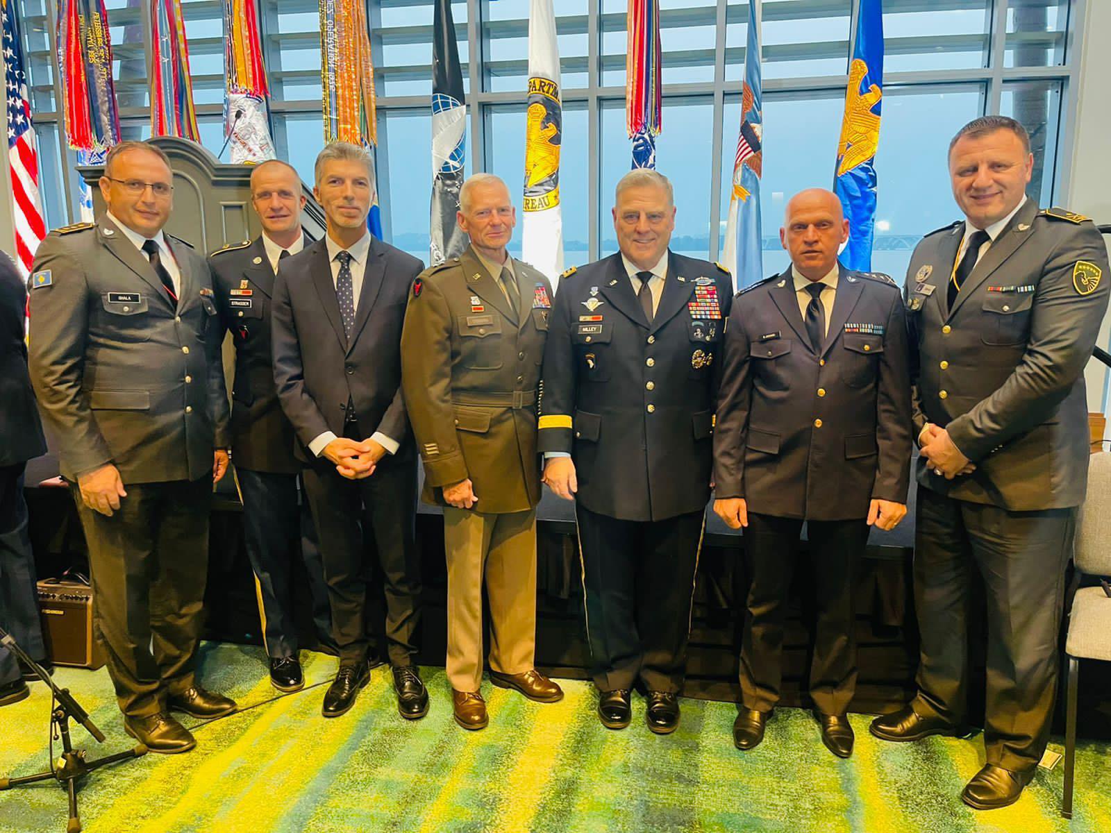 KSF司令官が米陸軍統合参謀総長と会談 - ガゼータ・エクスプレス