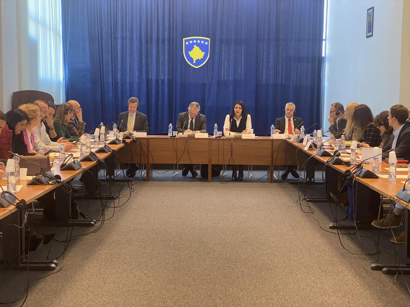 Ambasadorët kërkojnë dinamikë në dialog, zyrtarët shtetëror ankohen për