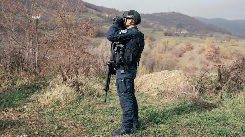 Serbët I Shenjëzojnë Drunjtë Në Kufi Me Kosovën Dyshohet Për Orientim
