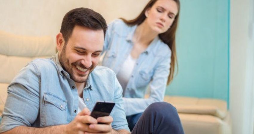 si-duhet-te-reagoni-kur-dikush-po-flirton-me-partnerin-tuaj