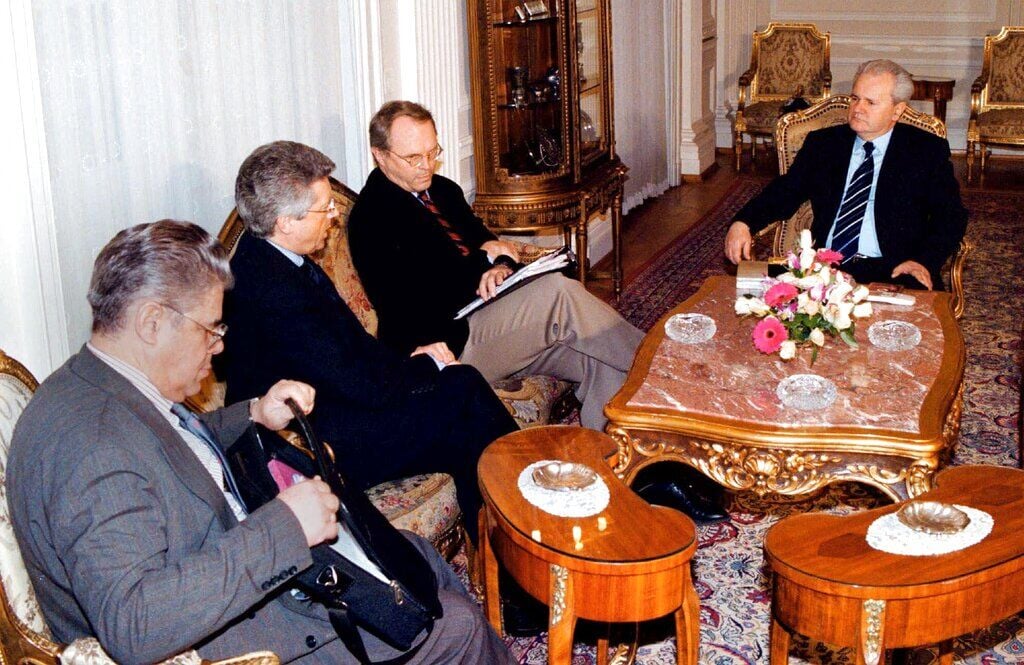 Petritsch për bombardimet e NATO's SHBA deshi t'i çonte aeroplanët