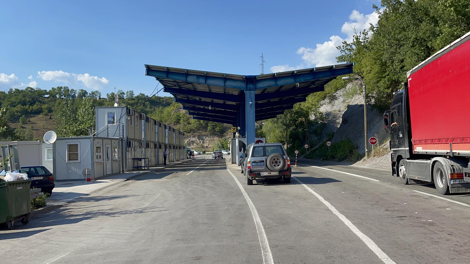 Serbët bllokojnë rrugën drejt Jarinjës
