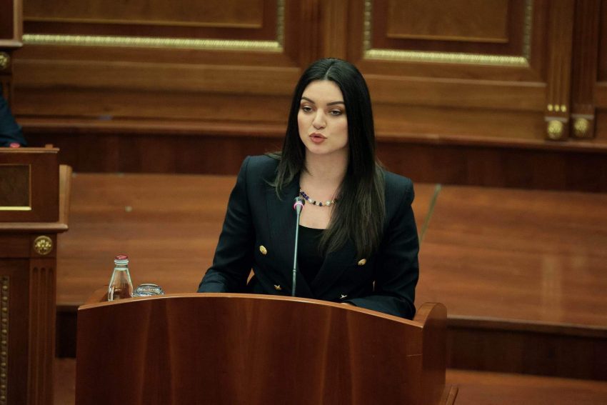 Statovci “godet” ish-partinë: Ta kesh emrin Guxo dhe mos të kesh guxim ta përkrahësh Osmanin Statovci “godet” ish-partinë: Ta kesh emrin Guxo dhe mos të kesh guxim ta përkrahësh Osmanin