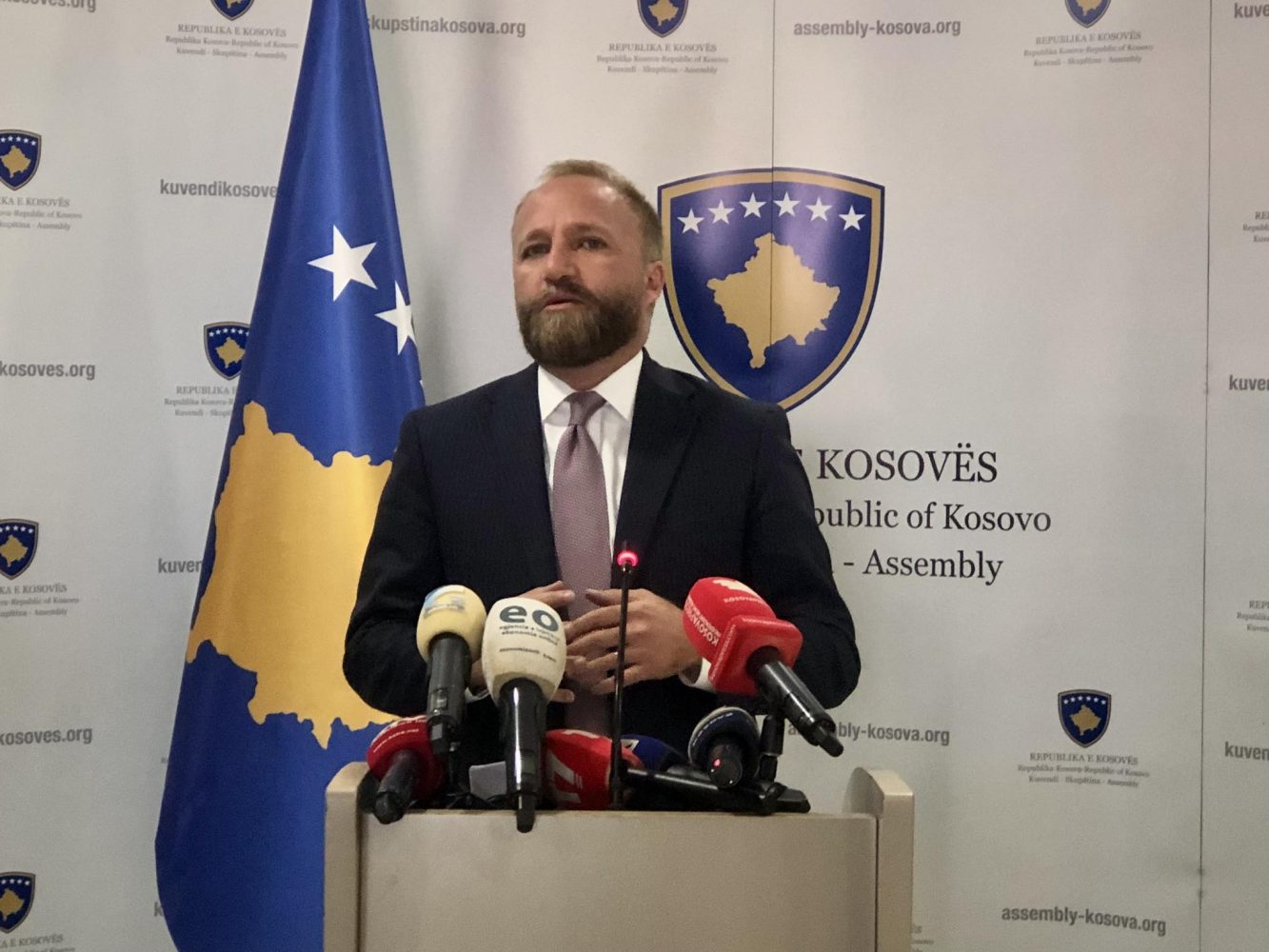 tahiri-takimet-me-kundershtaret-politike-jane-fushebeteje-qe-s-guxojne-te-shmangen-ne-te-kundert-dukesh-i-dobet
