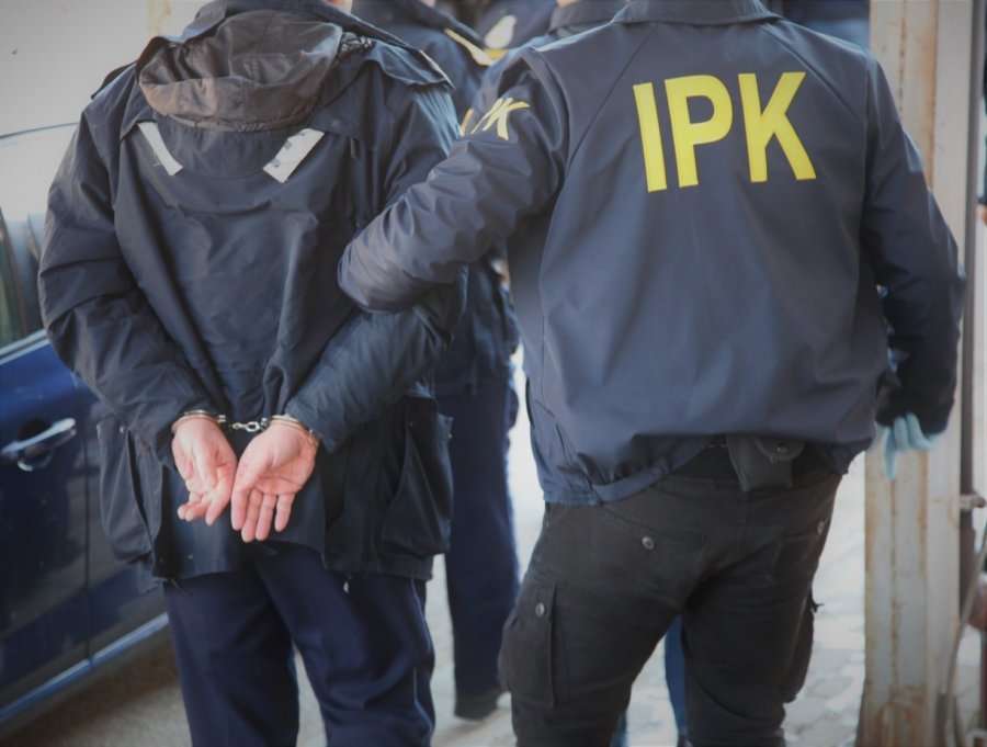 raportimet-se-jane-suspenduar-4-police-per-shkak-se-ben-shaka-me-dimal-bashen-ipk-nuk-rekomanduam-suspendim-per-kete-rast
