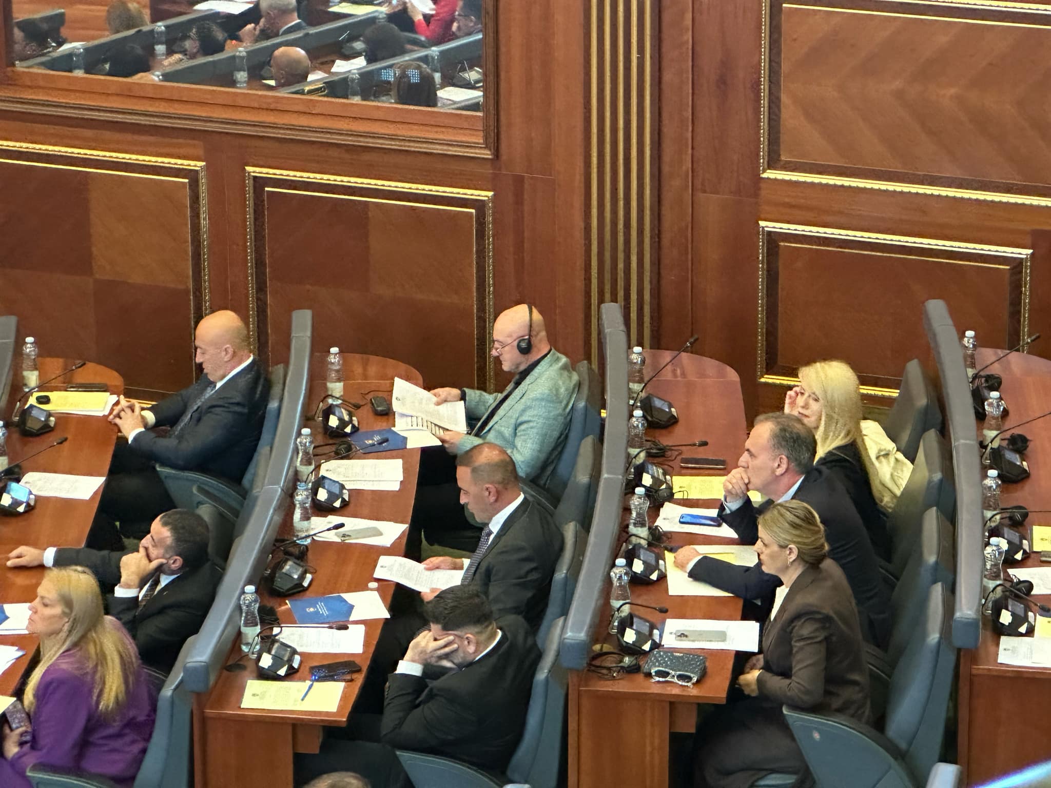 Adem Hoxha ulet te AAK  a u bë pjesë e Grupit Parlamentar 