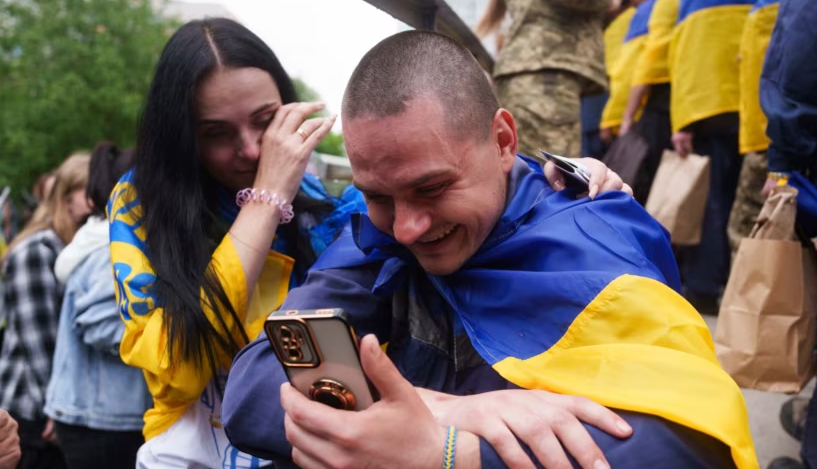 Rusia dhe Ukraina kompletojnë këmbimin më të madh të të burgosurve që nga fillimi i luftës