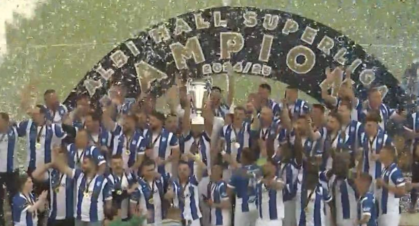 Drita e ngritë në qiell trofeun e kampiones së Kosovës