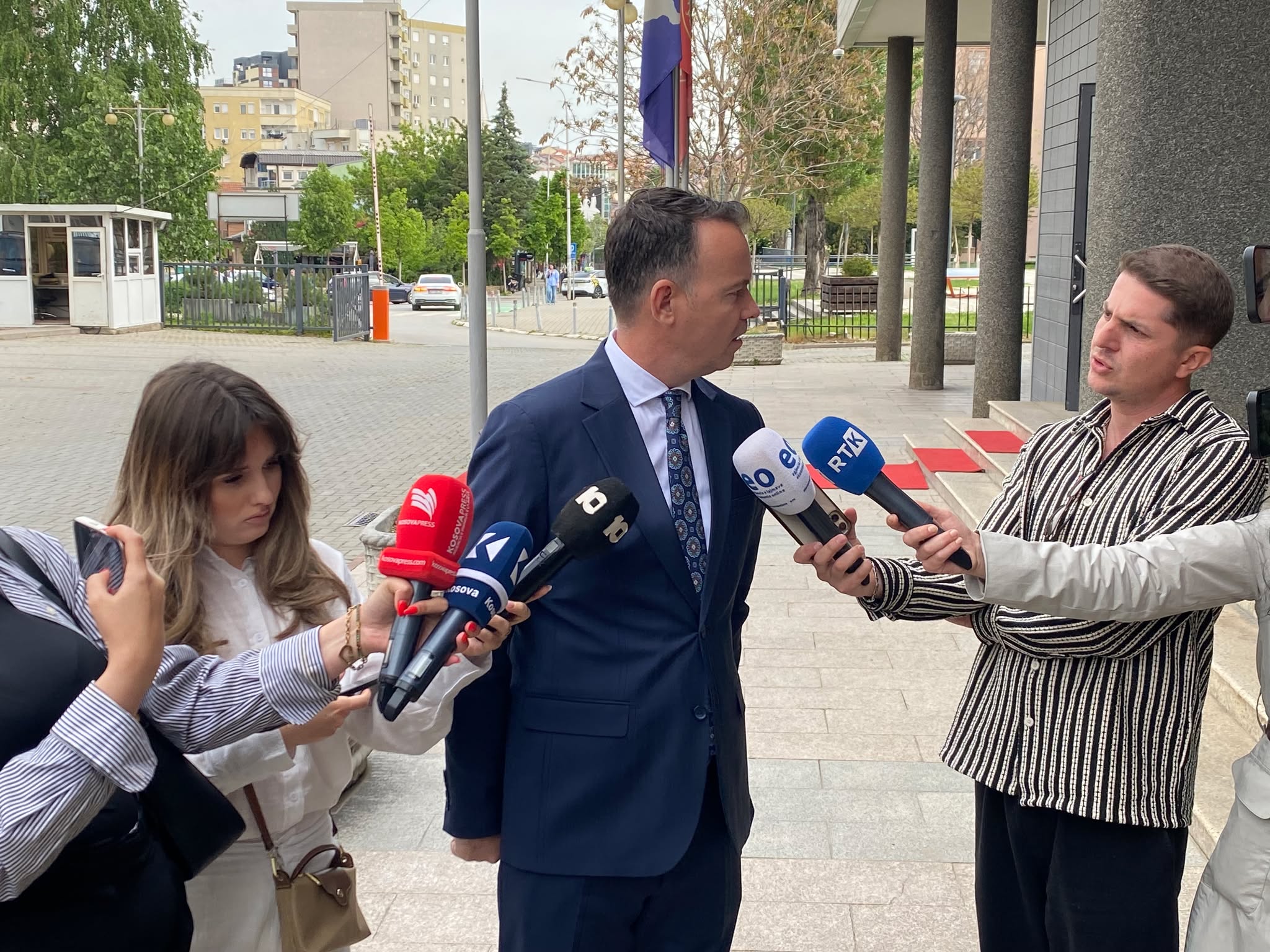 VV synon prapë votim të fshehtë  Peci thotë se nëse ka shumicë kandidate do të jetë Albulena Haxhiu