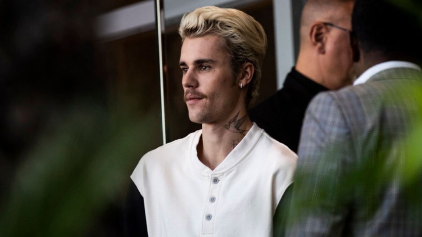 Shqetësim për gjendjen e këngëtarit Justin Bieber  të afërmit flasin për sjellje të çuditshme