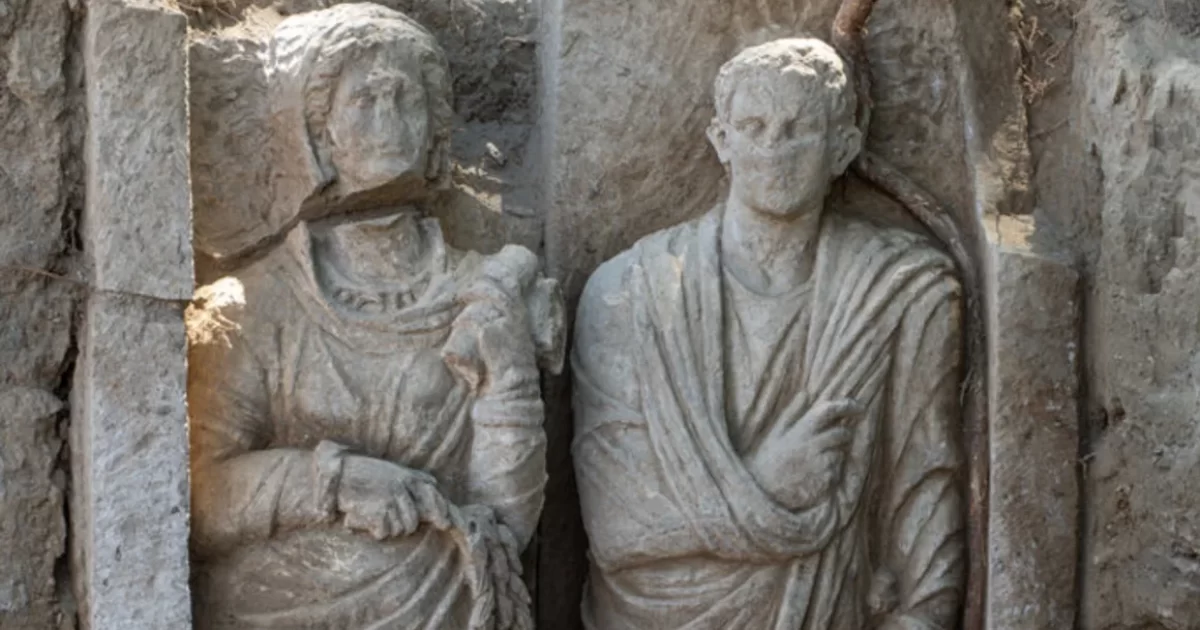 Zbulohen dy skulptura të përmasave reale gjatë gërmimeve në varrin masiv të Pompeit