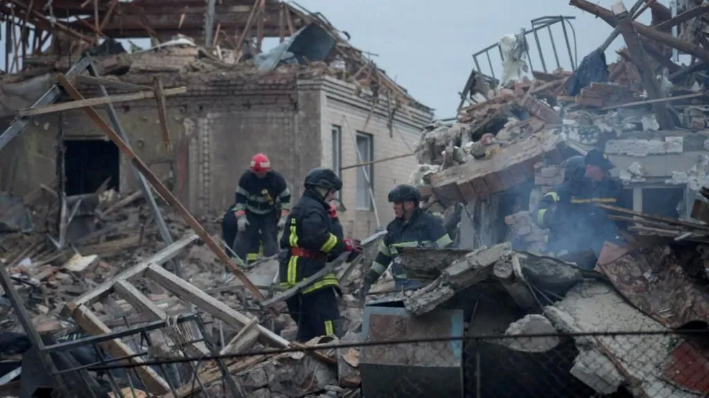 Rusia nis sulmin më të madh ajror deri më tani ndaj Ukrainës