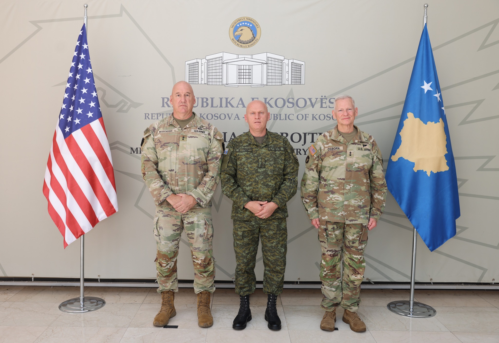 米欧州・アフリカ海軍部隊司令官兼ナポリ統連合軍司令官（大将）チャレンジコイン hqdefault.jpg