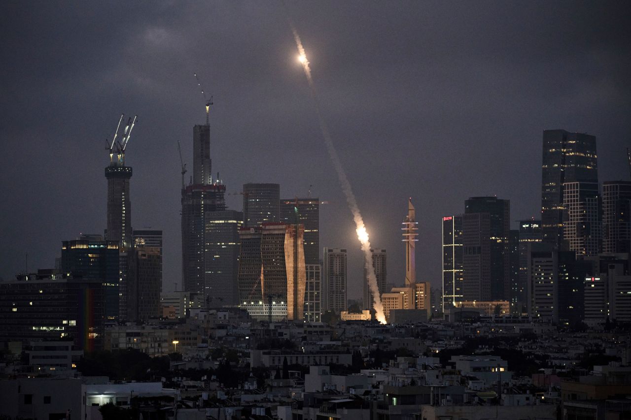 Valë e re raketash iraniane teksa agon dita në Tel Aviv dhe Teheran   çka ndodhi deri tash