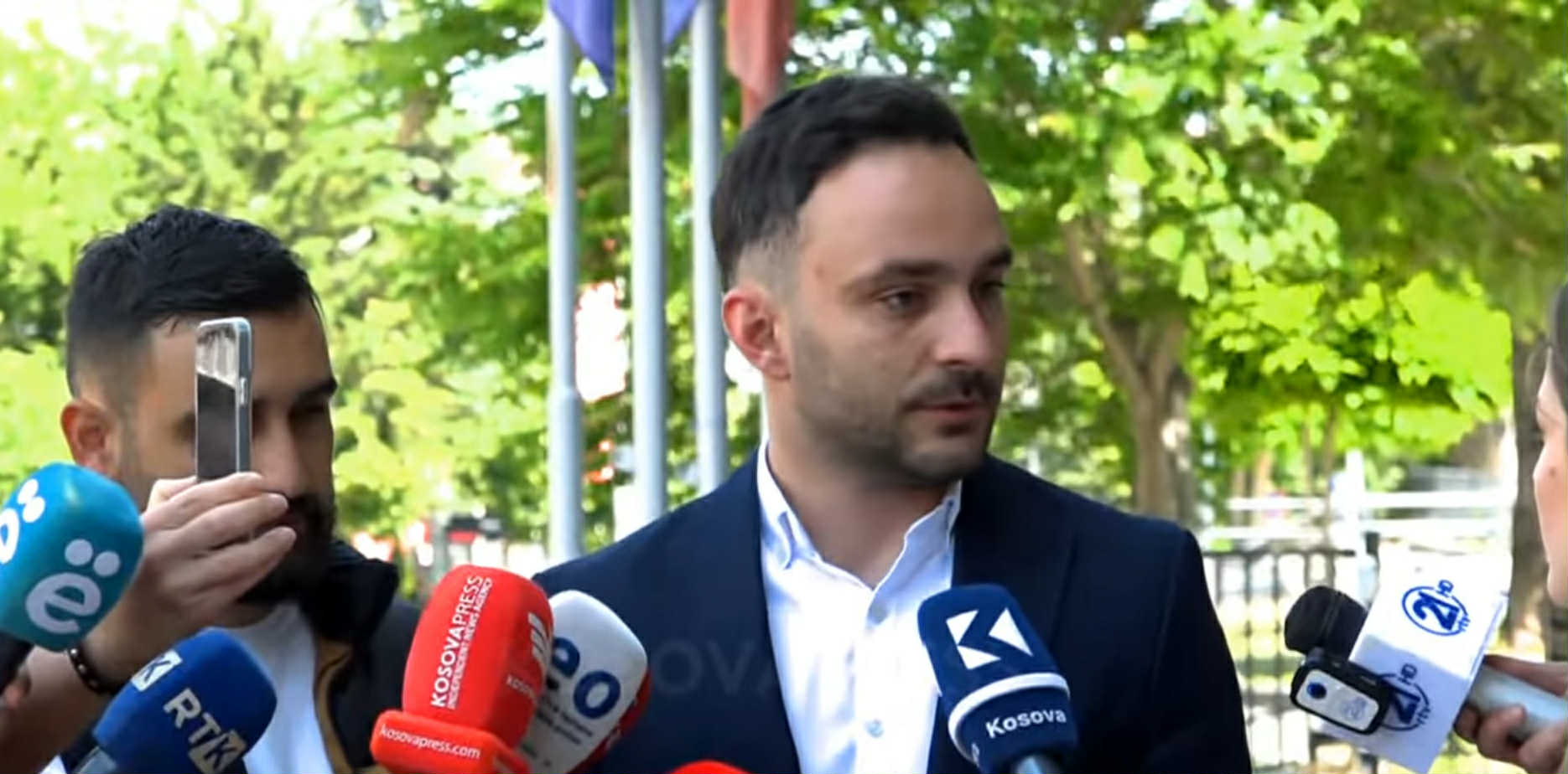 Guri  Sot do duhej të ishim duke ngritur çështje që i preokupojnë qytetarët e jo duke u marrë me seancat  votim i hapur  votim i fshehtë 