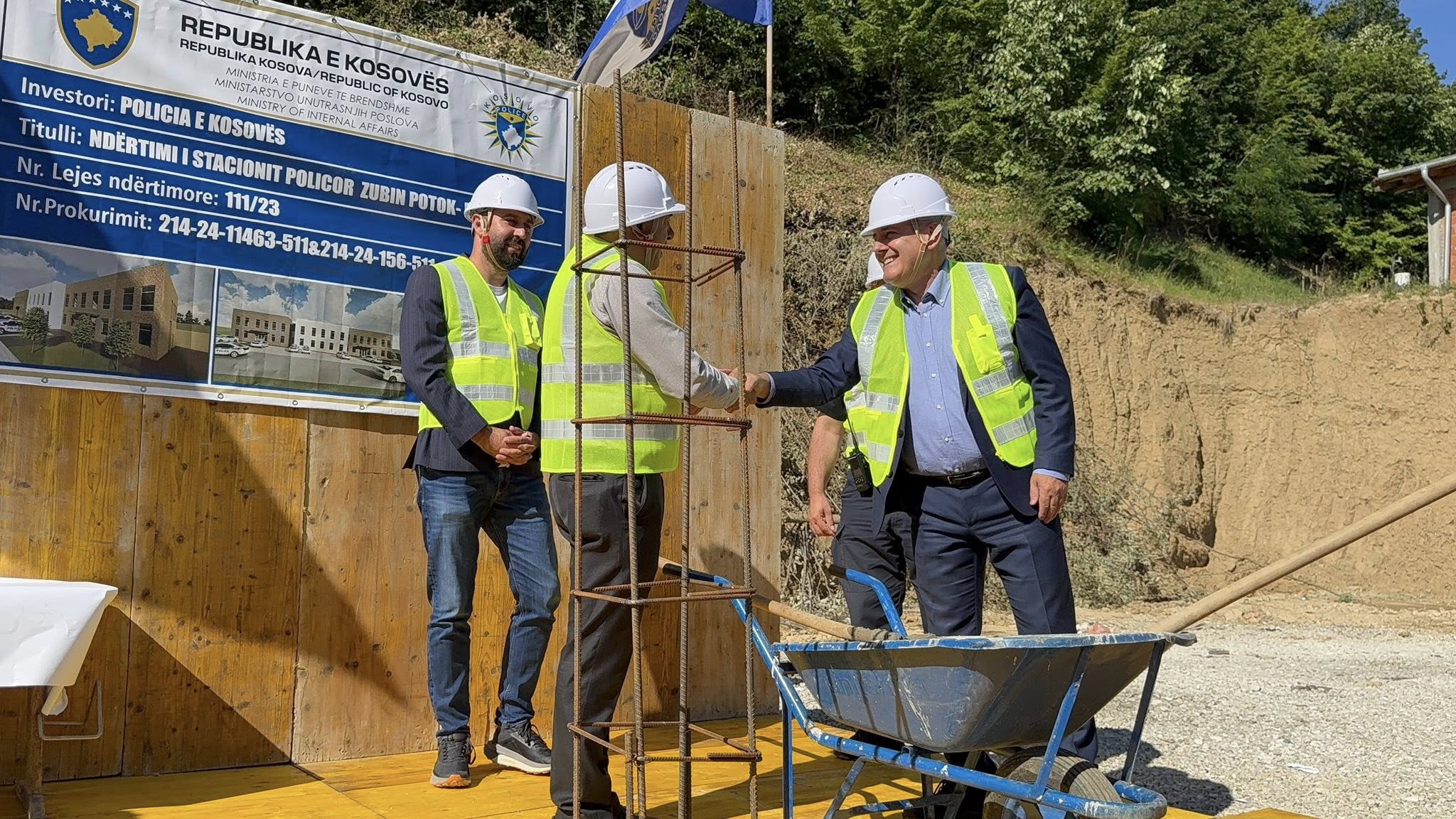 Hidhet gurthemeli i stacionit të ri të Policisë në Zubin Potok, Sveçla ...