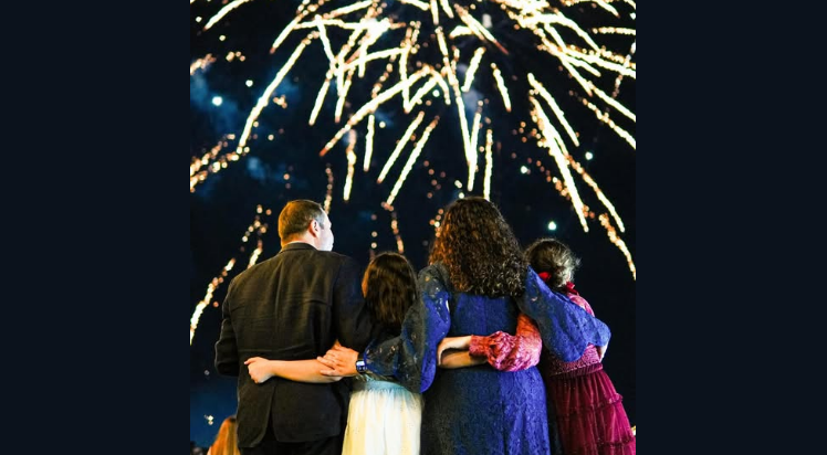 Osmani publikon foto me familjen në festën e Pavarësisë së Amerikës