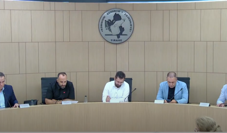kas-rrezon-kerkesen-e-pd-per-shpalljen-te-pavlefshme-te-zgjedhjeve-ne-4-qarqe