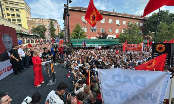 Del një video e re që tregon masivitetin e protestës së djeshme