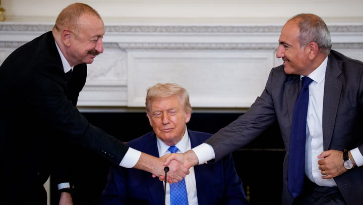 Për të tretën herë  Trump ngatërron Shqipërinë me Armeninë  Zgjidha luftën shumëvjeçare mes  Shqipërisë dhe Azerbajxhanit 