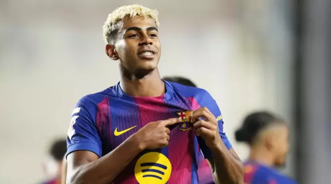 super-talenti-me-i-madh-i-barcelones-pas-lamine-yamal-mund-te-perballet-me-newcastle-ne-moshen-15-vjecare