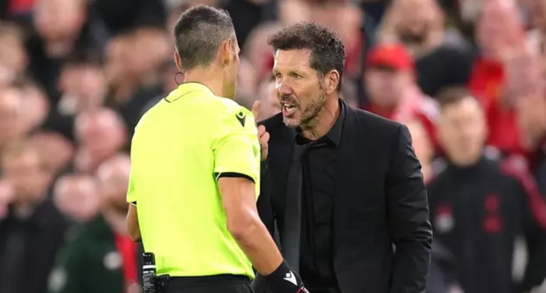 diego-simeone-perballet-me-denim-nga-uefa-pas-perplasjes-me-nje-tifoz-te-liverpool