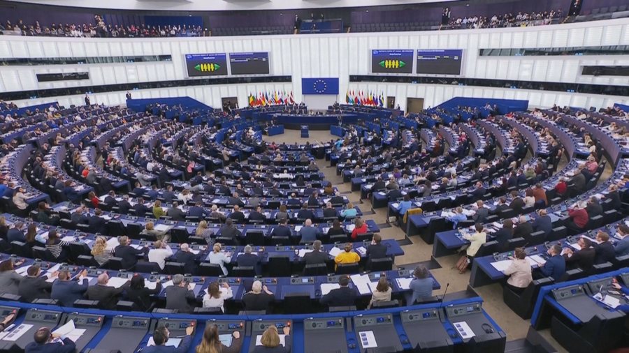 mori-shumice-derrmuese-von-der-leyen-i-mbijeton-mocionit-te-mosbesimit