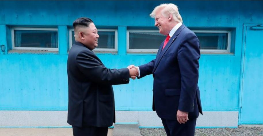 Presidenti Trump  Dua të takohem me Kim Jong un