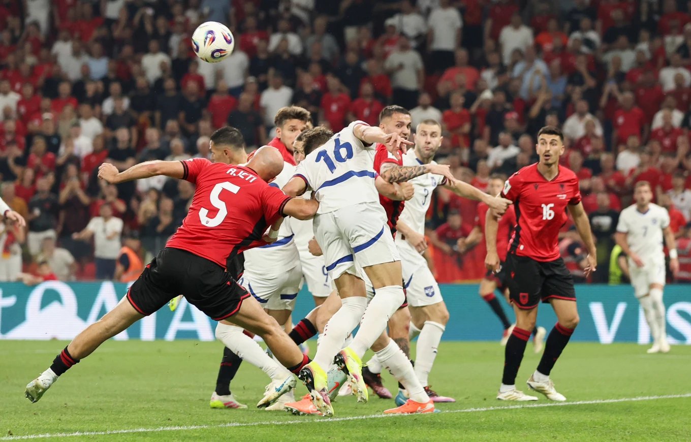 trajneri-serb-qe-punon-ne-shqiperi-respekt-per-vendin-e-punes-por-bej-tifo-per-serbine