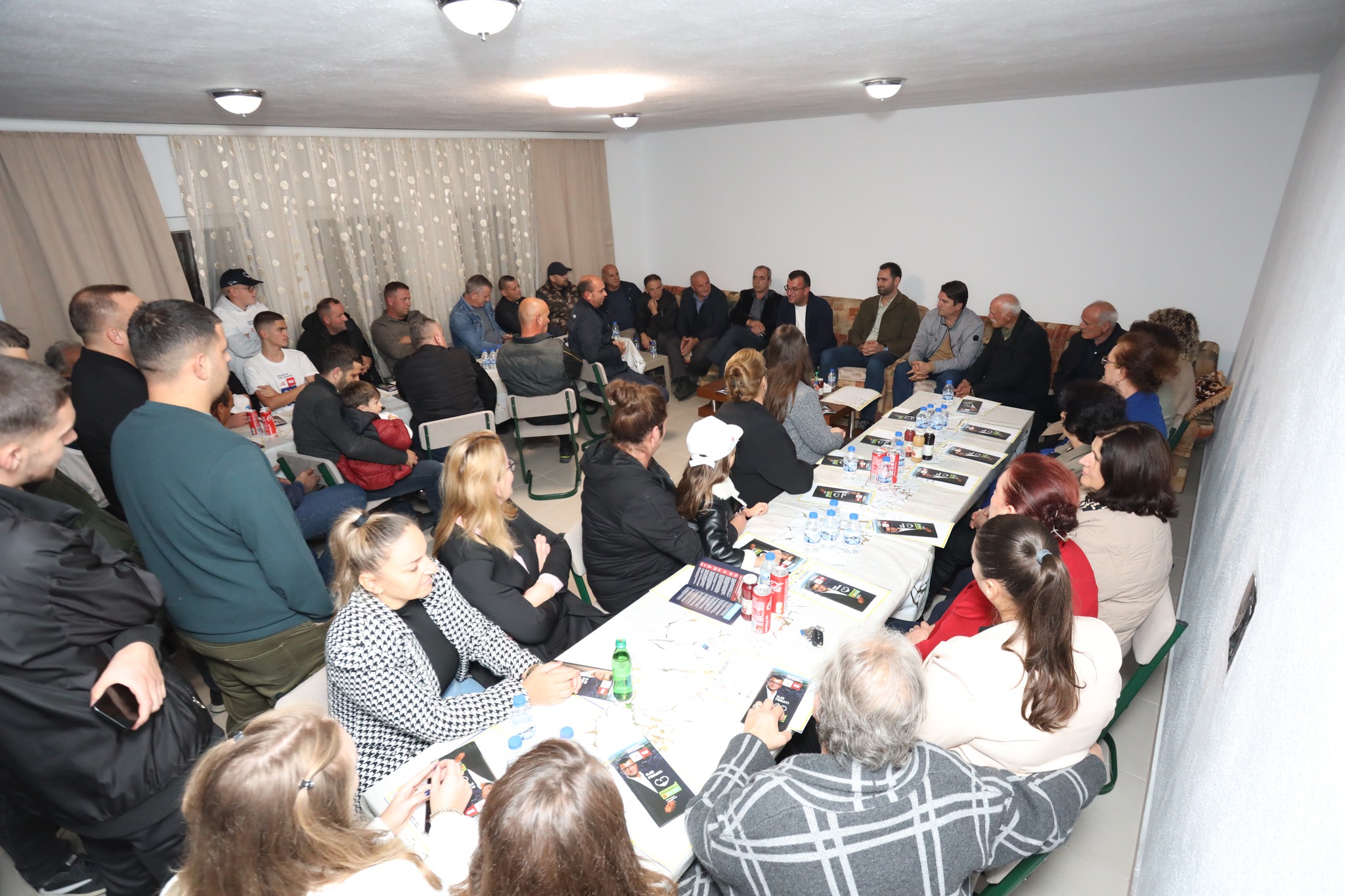  Ademajt e Lubovës dhe Osmanajt e Gurrakocit ia dhanë hijeshinë kësaj nate   Ilir Ferati  Qytetarët janë bashkaur për Istogun