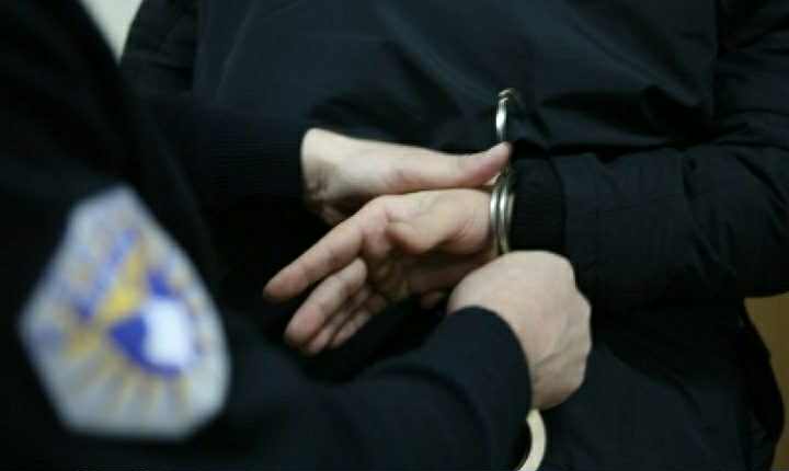 Mbi 100 të arrestuar në vetëm një javë në Kosovë  më së shumti për dhunë në familje
