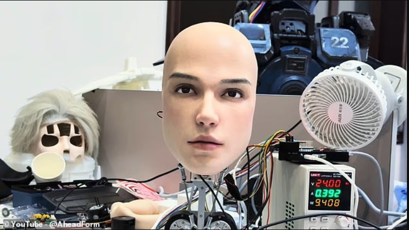 uncanny-valley-koka-robotike-qe-leviz-dhe-shpreh-fytyren-si-njeri-real