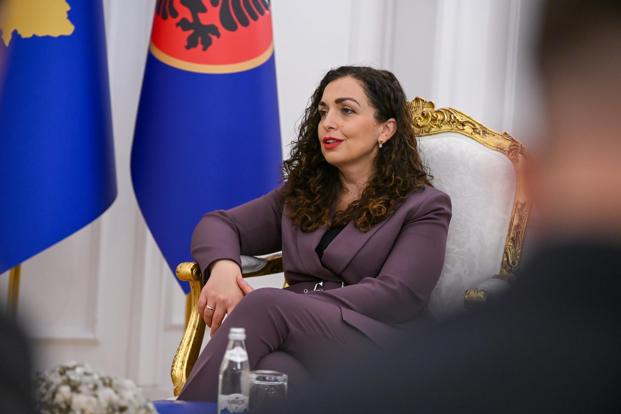 Vjosa Osmani mbledh sot partitë për datën e zgjedhjeve