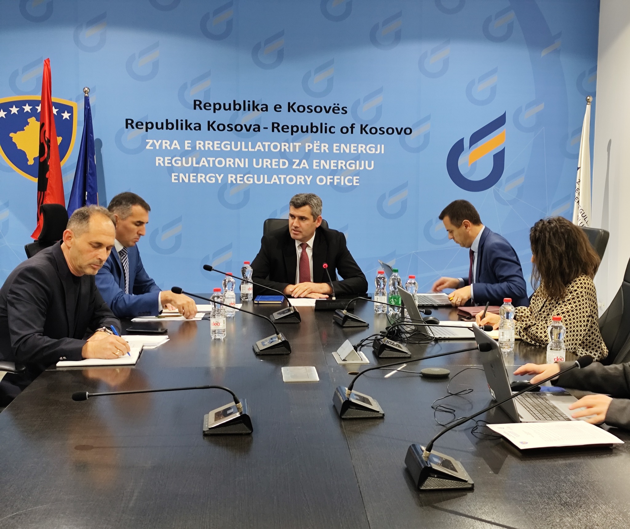 zrre-shqyrton-e-miraton-nje-varg-kerkesash-per-furnizim-tregti-me-energji-e-vetekonsum