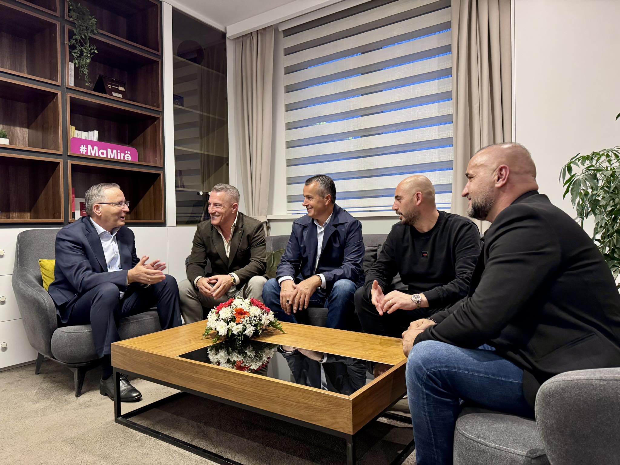 pdk-forcon-lidhjet-me-diasporen-hamza-takim-me-ragip-xhaken-ne-zvicer