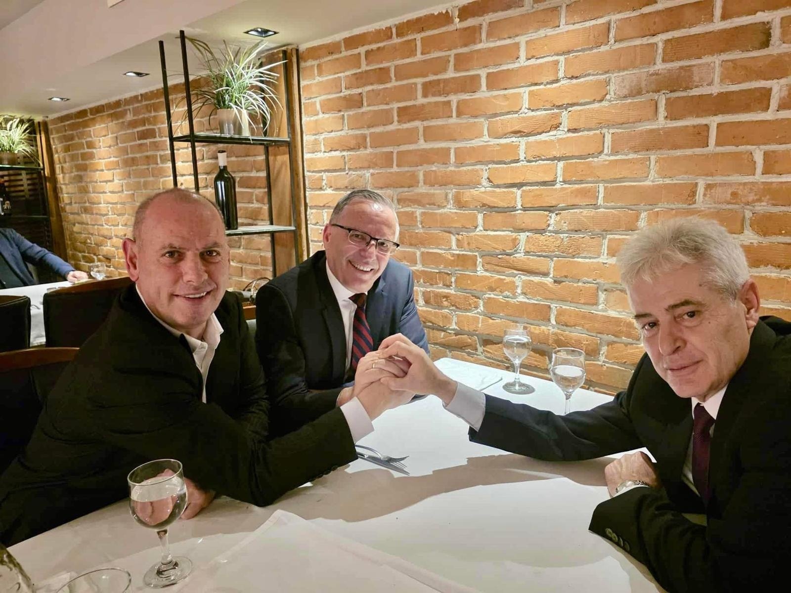 ali-ahmeti-pas-takimit-me-lladrovcin-hamzen-e-lushtakun-vetem-te-bashkuar-arrihen-fitoret-me-te-medha