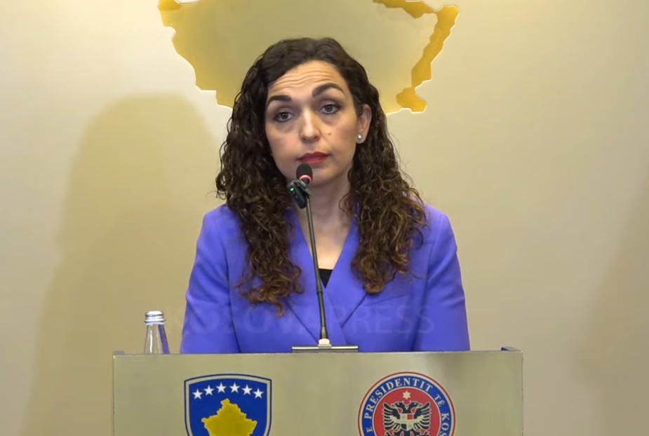   A po i shërbeni VV së    Osmanit s i pëlqen pyetja  thotë se po i bëhet vetëm se është grua  Është ofenduese