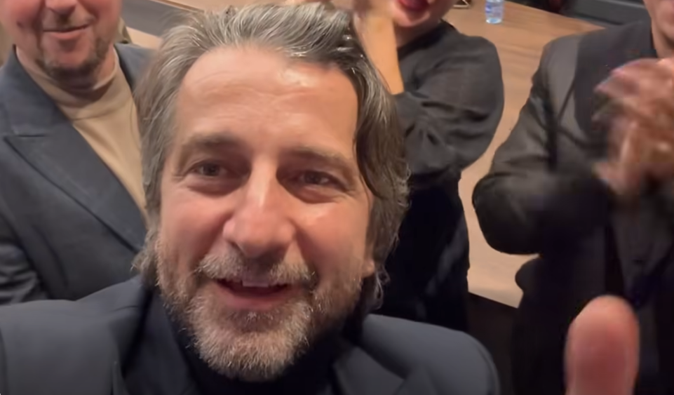 Rama publikon video nga zyra me bashkëpunëtorët  Hajde Prishtina e zemrës