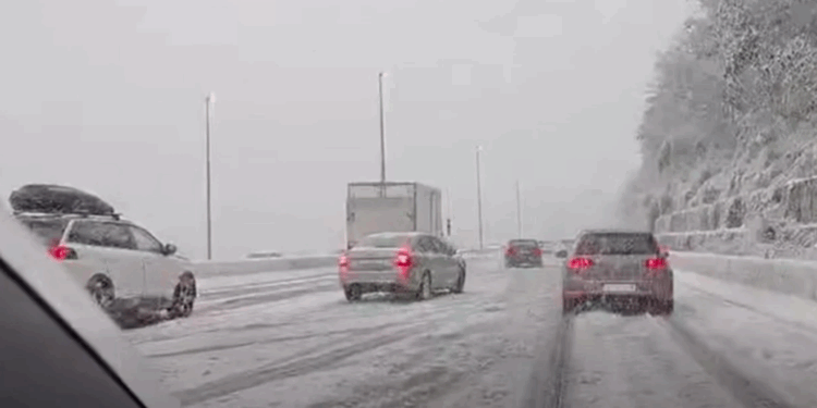 zona-te-kroacise-mbulohen-nga-bora-veturat-ngecin-rrugeve