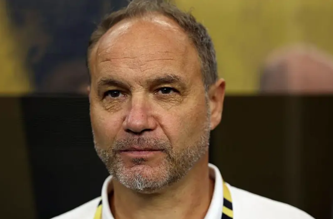 trajneri-qe-nuk-ka-pare-kurre-haitin-shkruan-histori-grenadiers-ne-boteror-pas-52-vitesh